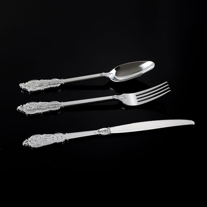 ¿Cómo mejoran los cubiertos Royal Cutlery de plástico metálico brillante la experiencia gastronómica?